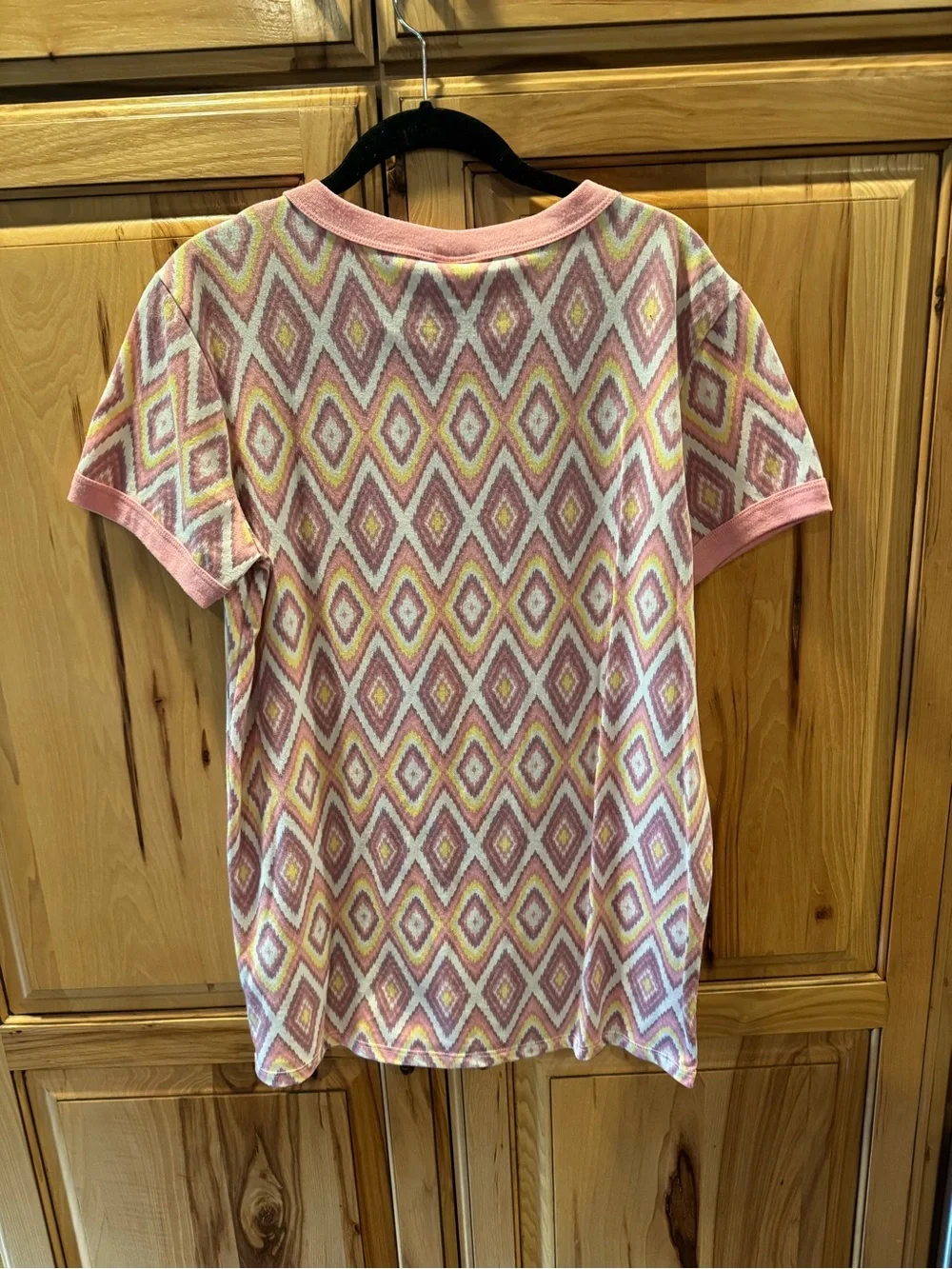 LuLaRoe Pink Diamond Pattern Short Sleeve Tee